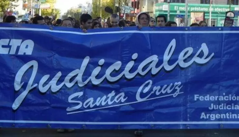 Judiciales de Santa Cruz rechazan oferta del 6% y continúan negociaciones salariales