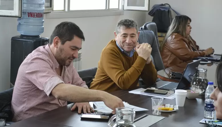 Convocan a ADOSAC y AMET a una nueva paritaria