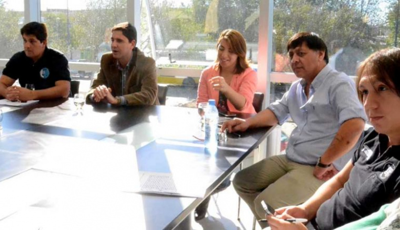 Pablo Calicate informó a petroleros jerárquicos sobre sus derechos como consumidores