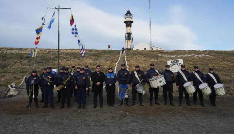 Vidal tomó juramento a 140 policías frente al Faro de Cabo Vírgenes: “Pongamos en valor lo nuestro”