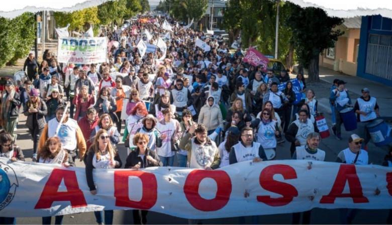 ADOSAC anuncia paro de 96 horas y rechaza la “Ley de promoción educativa”