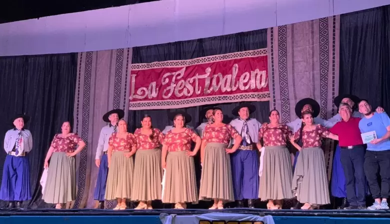 Bailarines de la región brillaron en la Peña Folklórica “La Festivalera”