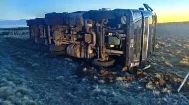 Un camión volcó sin lesionados en la ruta nacional 3