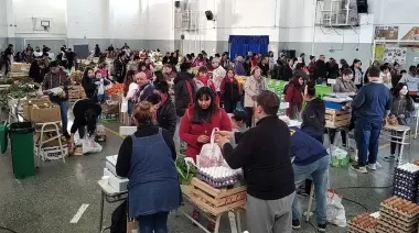 La Feria Itinerante de Frutas y Verduras “A tu Puerta” continúa asegurando el acceso a productos alimenticios a menor costo