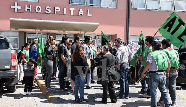 ATE Caleta Olivia protesta por bajos salarios