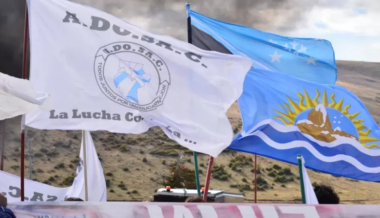 ADOSAC declara paro y exige retrotraer el Vademécum de la Caja de Servicios Sociales