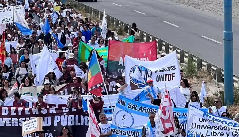 La UNPA se unió a la Marcha de la Patagonia Sur en defensa de la Universidad Pública