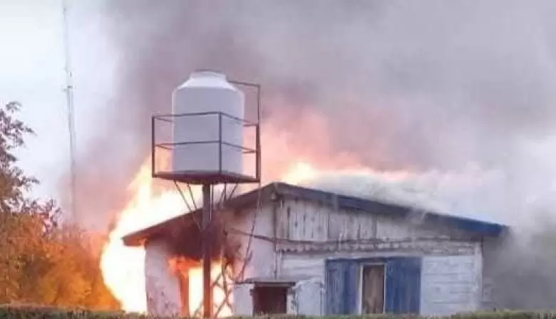 Incendio en Fitz Roy: Bomberos actúan con rapidez y evitan una tragedia