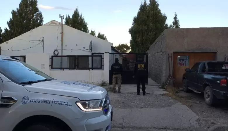 Horror en Perito Moreno: hallan un bebé sin vida en un basural y detienen a una pareja