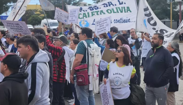 Paro docente en Santa Cruz: ADOSAC y ATE se movilizan contra el aumento por decreto