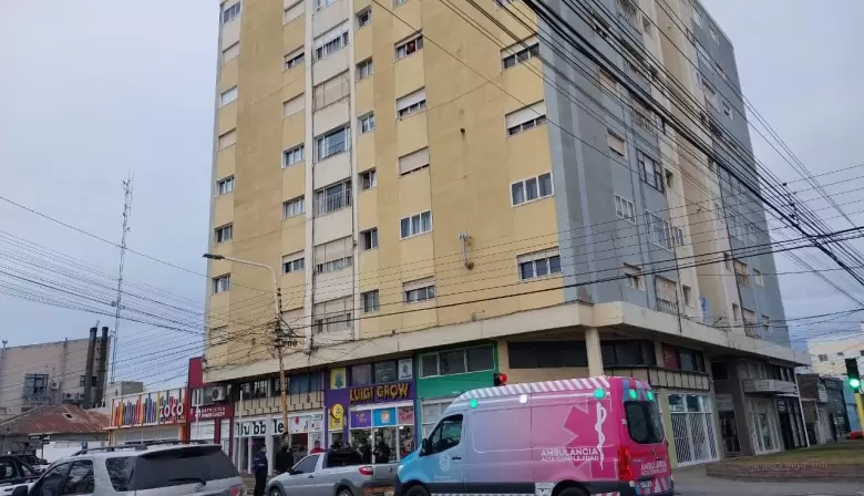Crisis en Río Gallegos: intervención de equipos especiales evitó una tragedia en una inmobiliaria