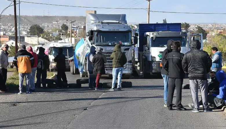 Casación absuelve a un trabajador municipal de Caleta Olivia que había cortado una ruta y lo habían condenado a 6 meses