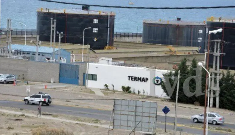 Venían de Comodoro a desvalijar una casa en Caleta Olivia, chocaron contra paredón de Termap y terminaron esposados