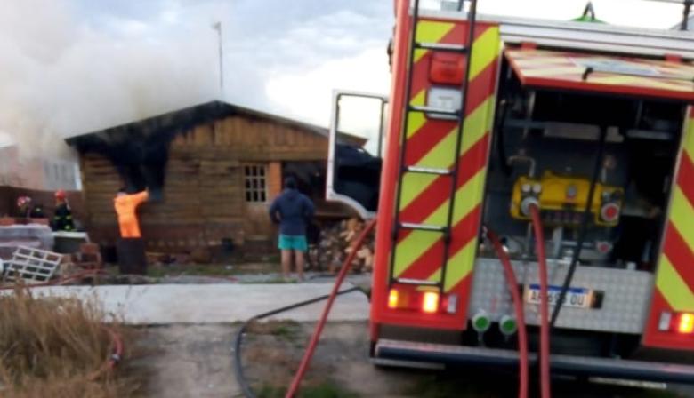Incendio por falla eléctrica destruyó parte de una vivienda