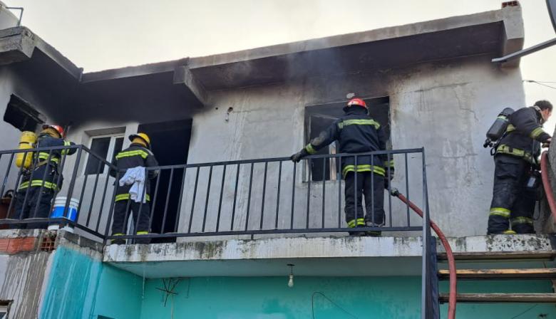 Incendio en vivienda de calle Bayer fue controlado por bomberos sin heridos