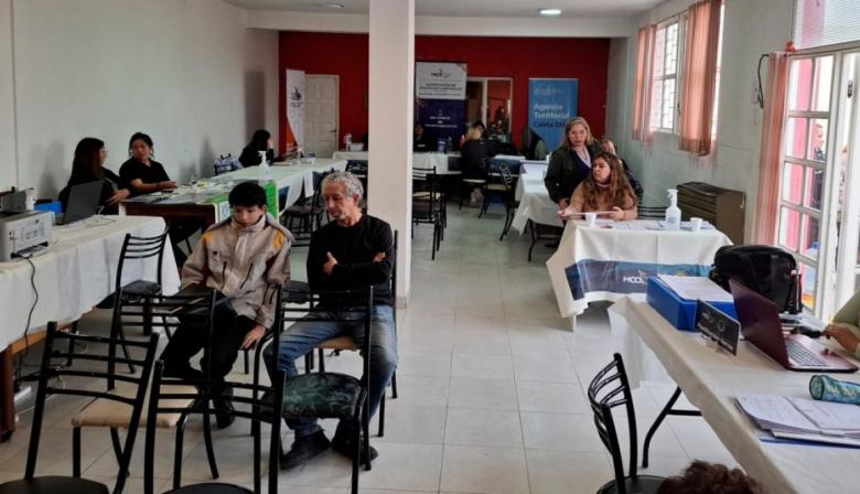 Pablo Carrizo anunció avances en lotes y servicios públicos durante “Más Gestión” en el 26 de Junio