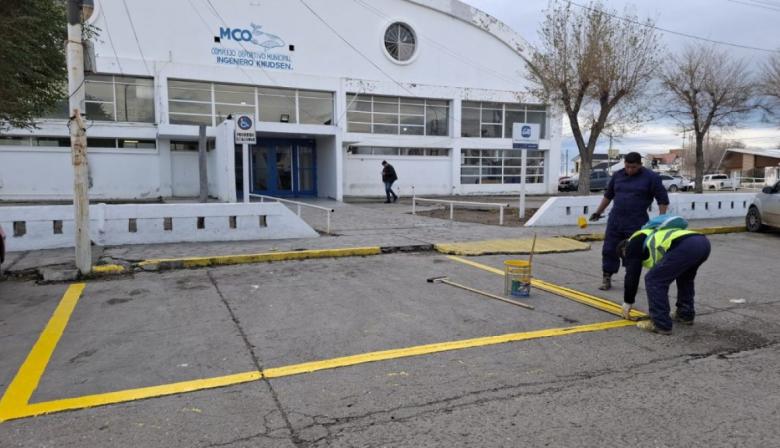 Avanza la renovación vial en Caleta Olivia: reductores, pintura y señalización