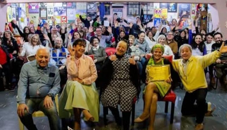 Una bolsa de agua caliente y una sala llena de resistencia: el teatro que interpela desde Caleta Olivia