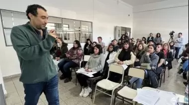 Carambia disertó en el Congreso de Vecinalismo