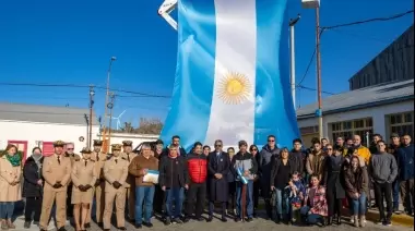 Soloaga: “Esta Bandera nunca debe estar en el mástil de los cobardes y traidores ni de los que reprimen al pueblo”