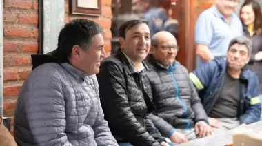 Pablo Grasso y Javier Castro en el cara a cara con vecinos de Río Gallegos