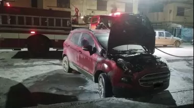 Se investiga el incendio intencional de un vehículo