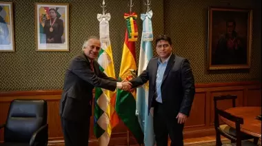 Pese al difícil contexto internacional, Claudio Vidal salió a buscar inversiones para Santa Cruz