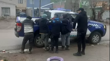 Deambulaban con elementos de dudosa procedencia y policías de los detienen
