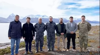 Vidal visitó base naval y aseveró que con la protección de nuestra soberanía marítima “garantizamos un futuro sostenible”
