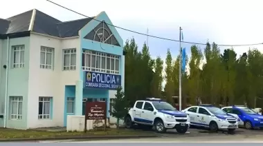 Allanan una vivienda por un arma de fuego y encuentran casi un millón de pesos y cocaína