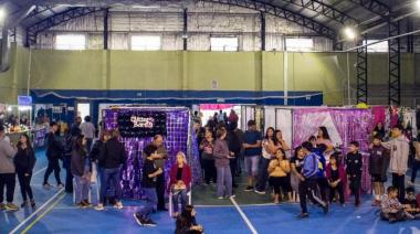 Masiva concurrencia de público a la Expo Primavera de Cañadón Seco