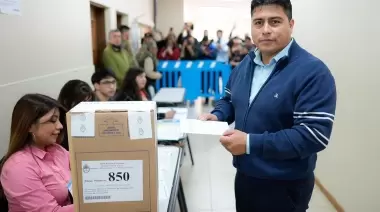 Claudio Vidal emitió su voto: “Vamos a trabajar con mucha transparencia, en mi gobierno no se va a poder robar”