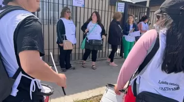 Docentes reclaman soluciones ante la falta de agua y recomposición salarial