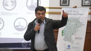 “Poner a Santa Cruz de pie”