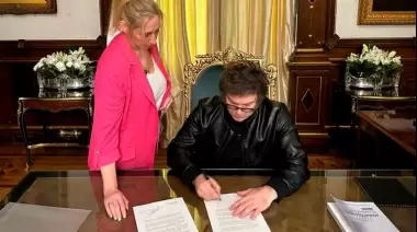 Milei invitó al país al papa Francisco