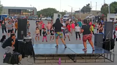 Clases de danza y gimnasia en Plaza Malvinas