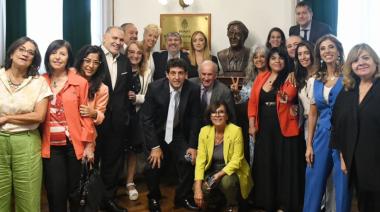 “El busto ya está con nosotros”