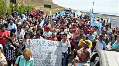 A una década de la Pueblada: Caleta Olivia sigue sedienta de soluciones