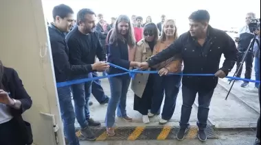 Vidal recorrió planta de reciclaje de caucho