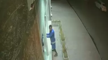 Detenido tras romper vidriera de óptica
