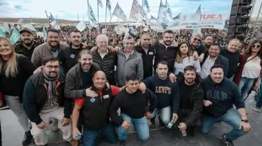 Multitudinaria asamblea  en defensa de los yacimientos y trabajadores petroleros de Santa Cruz