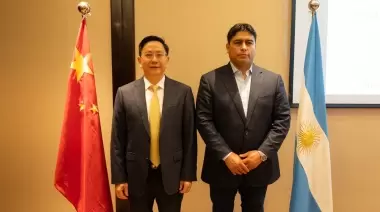 Vidal firma acuerdo con China por inversiones en minería, energía y alimentos