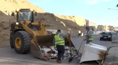 Realizan operativo de limpieza en barrio 2 de Abril