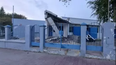 Repercusiones por el derrumbe de la fachada en la Escuela 44