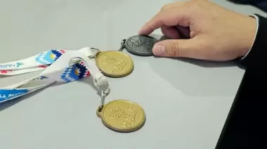 La inspiradora historia del nadador olímpico que supera obstáculos con determinación
