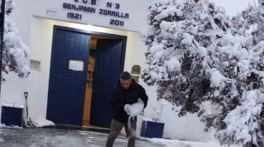 Gremio petrolero asiste a hospitales y escuelas por los efectos de la gran nevada