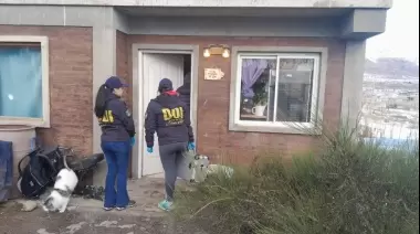 Allanan vivienda por una investigación de abuso sexual infantil y secuestran dispositivos electrónicos