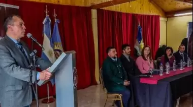 Autoridades estuvieron presentes en el acto protocolar por el 51º Aniversario de Tres Lagos