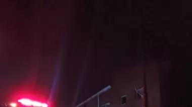 Una vela tomó contacto con un colchón y provocó un incendio