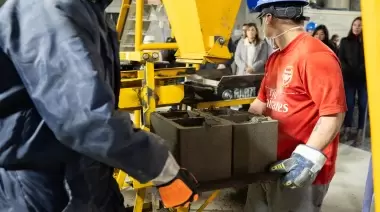 Vidal inauguró una Planta de Hormigón Premoldeado